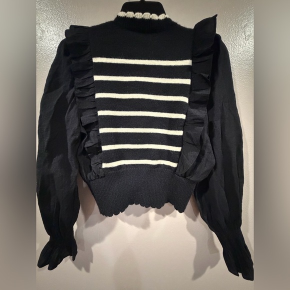 Black and White Striped Women's Sweater (Great condition) - Picture 2 of 9